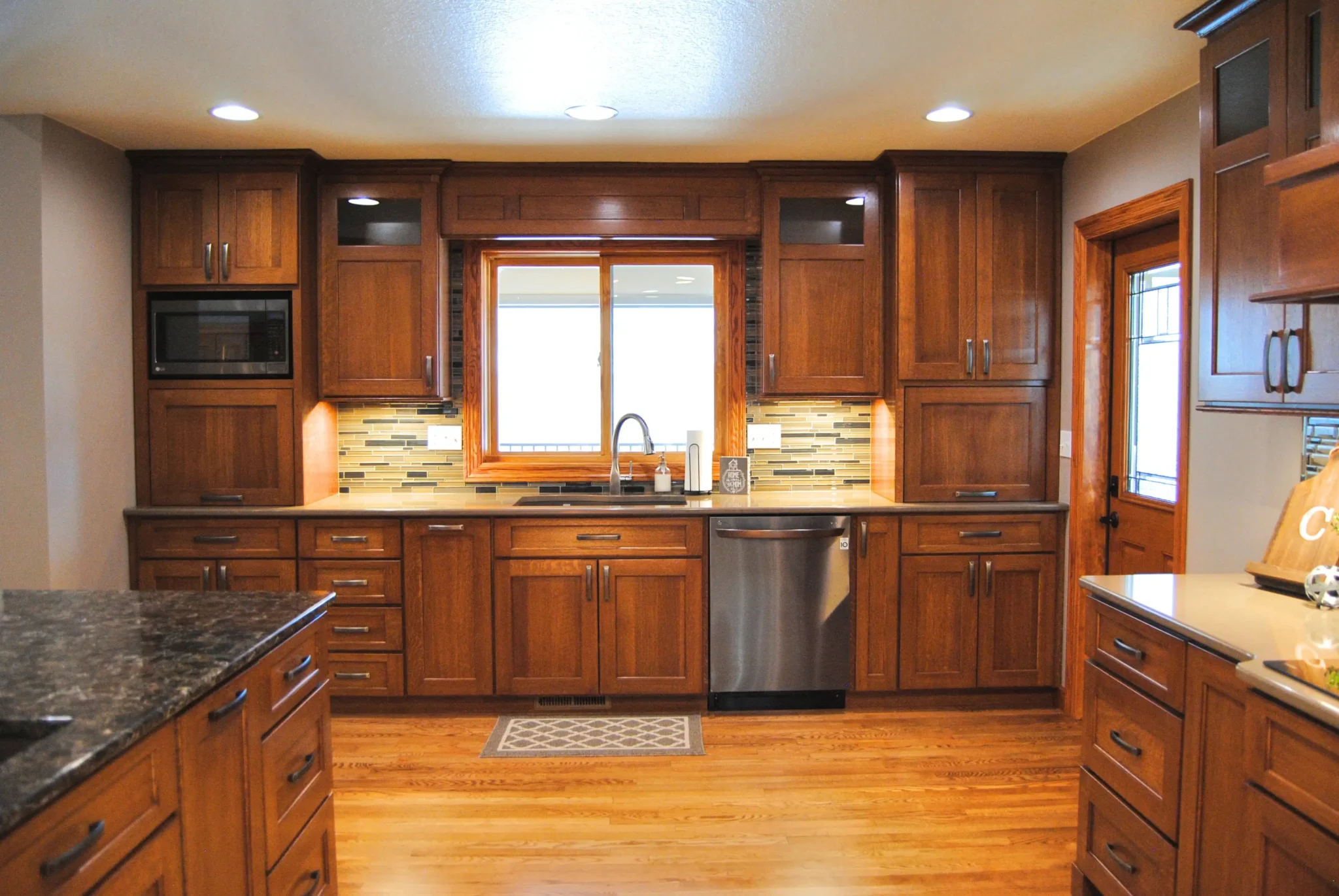 The read oak kitchen area with the designed cabinets