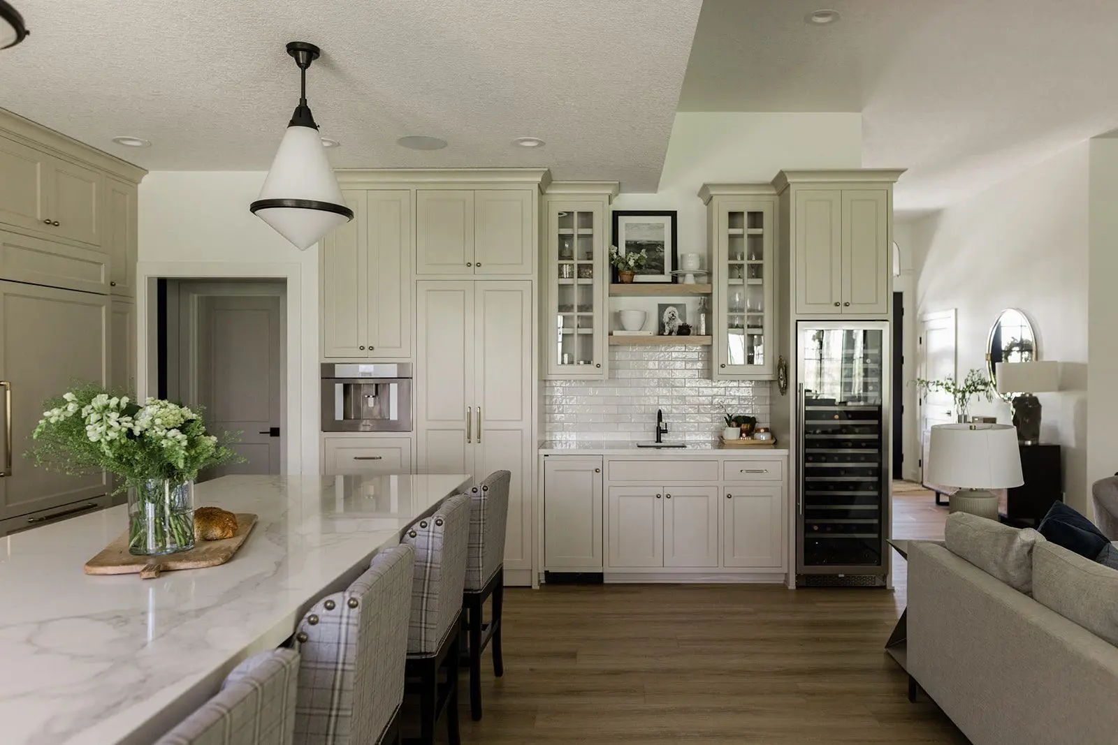White house remodelling with cabinets and backsplashes