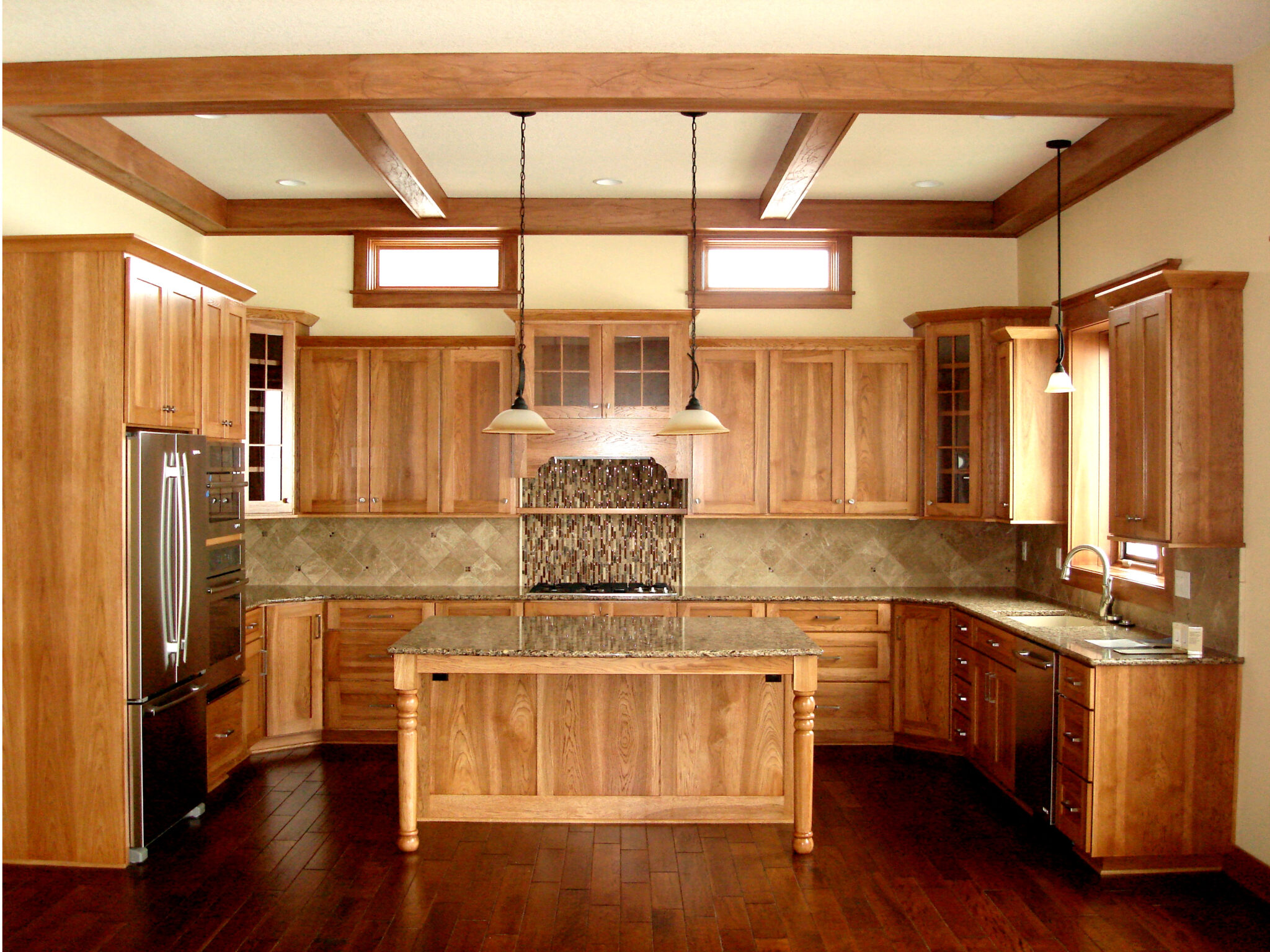 Backsplash kitchen tiles ideas with oak made cabinets
